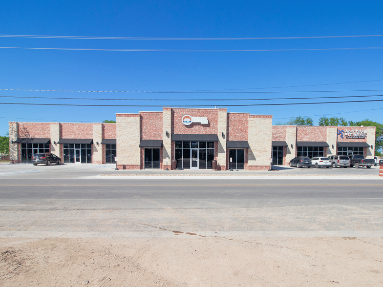 1009 E 4th St, Lampasas, TX for lease - Building Photo - Image 1 of 13