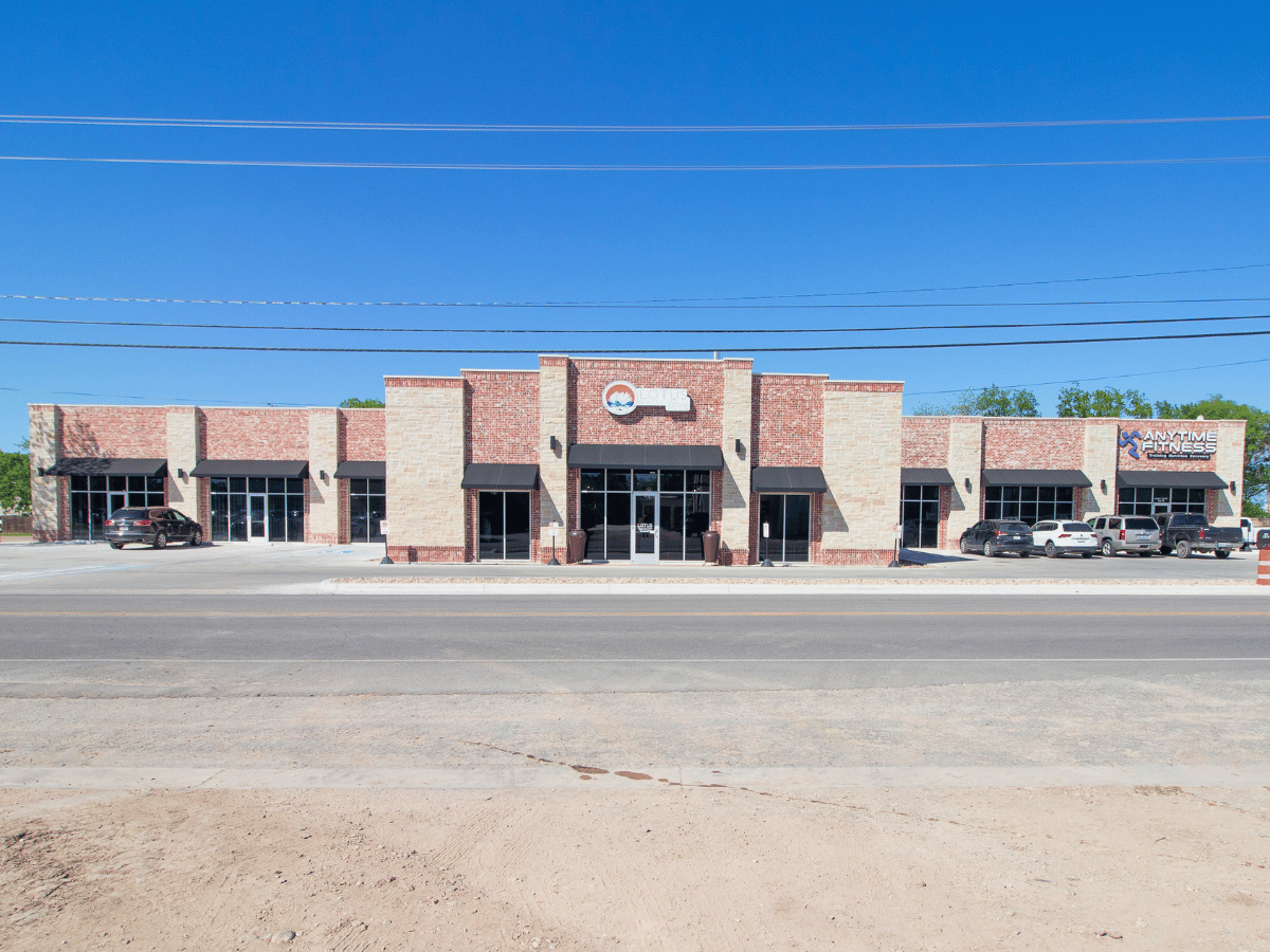 1009 E 4th St, Lampasas, TX for lease Building Photo- Image 1 of 14