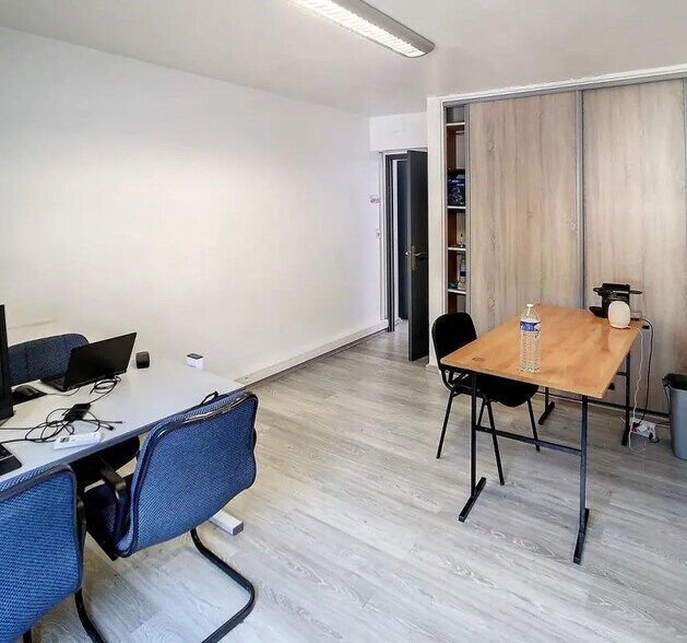 Office in Nice for lease - Interior Photo - Image 2 of 6