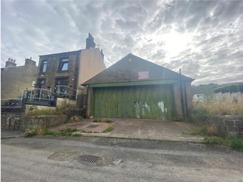 29 Royds Av, Huddersfield, HD7 5QU