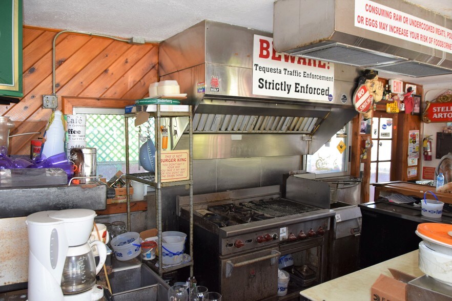 19590 US Highway 1, Tequesta, FL for sale - Interior Photo - Image 1 of 1