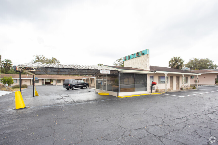 1349 N Woodland Blvd, Deland, FL for sale - Primary Photo - Image 1 of 1