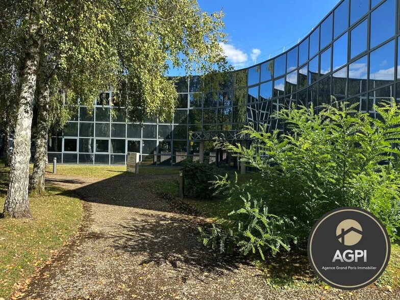 Office in Saclay for sale - Building Photo - Image 2 of 8