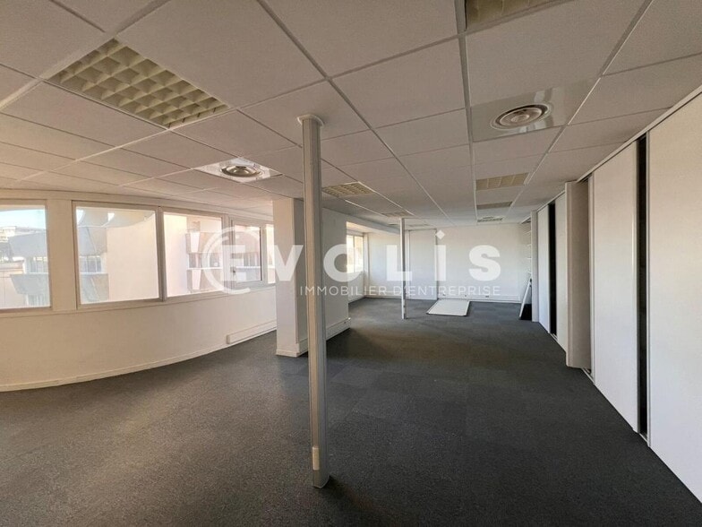 Office in Bordeaux for lease - Interior Photo - Image 2 of 10