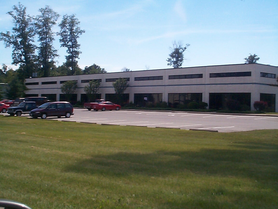 9300 Airport Dr, Fort Wayne, IN for lease Building Photo- Image 1 of 8