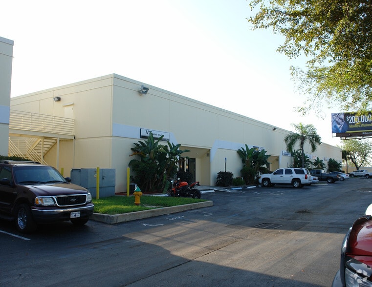 3750 Hacienda Blvd, Davie, FL for lease - Building Photo - Image 1 of 8