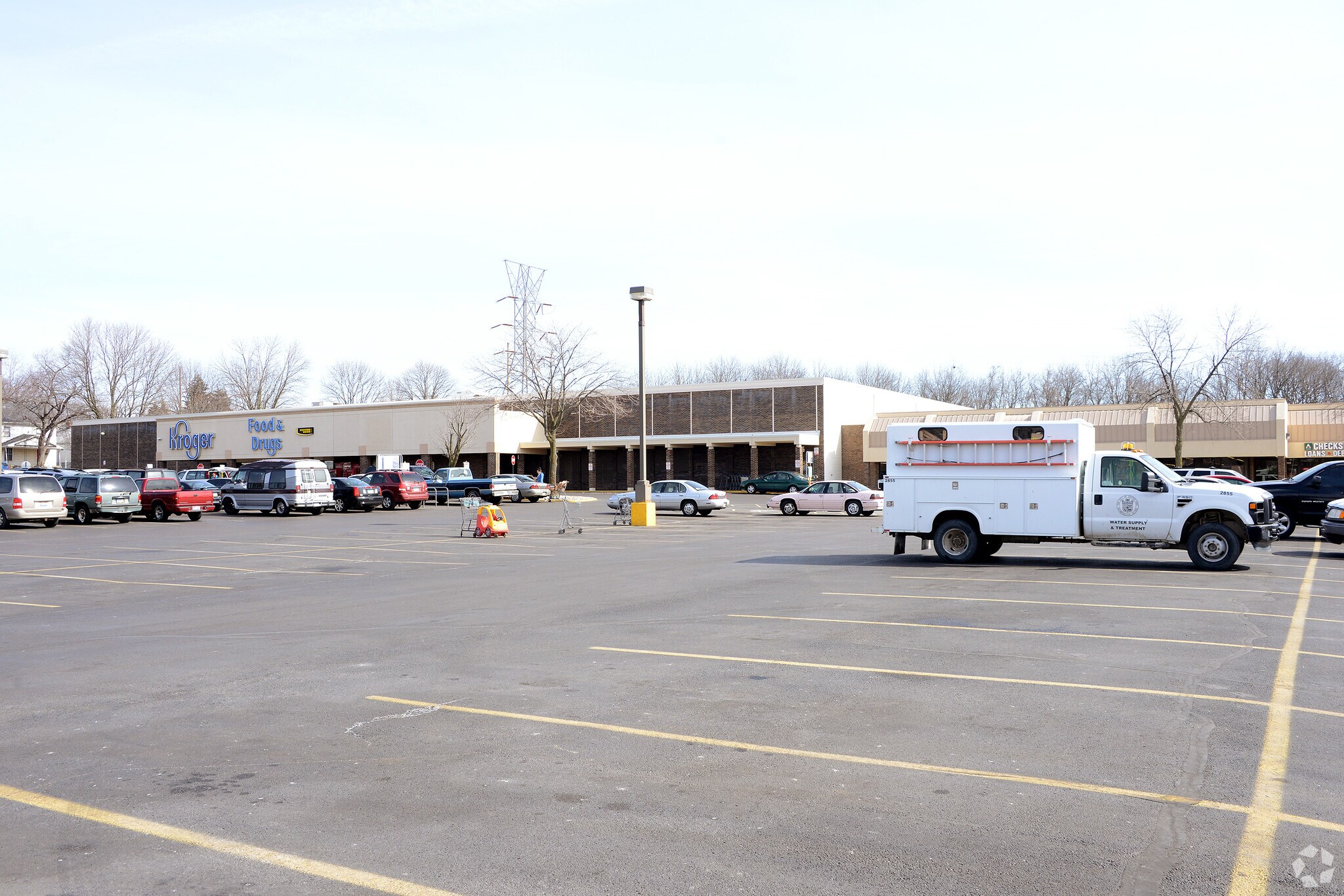 1024 S Smithville Rd, Dayton, OH 45403 Pinewood Plaza Shopping Center