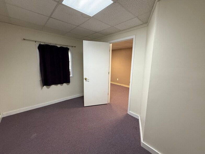 424 N Chestnut St N, Chaska, MN for lease - Building Photo - Image 2 of 10