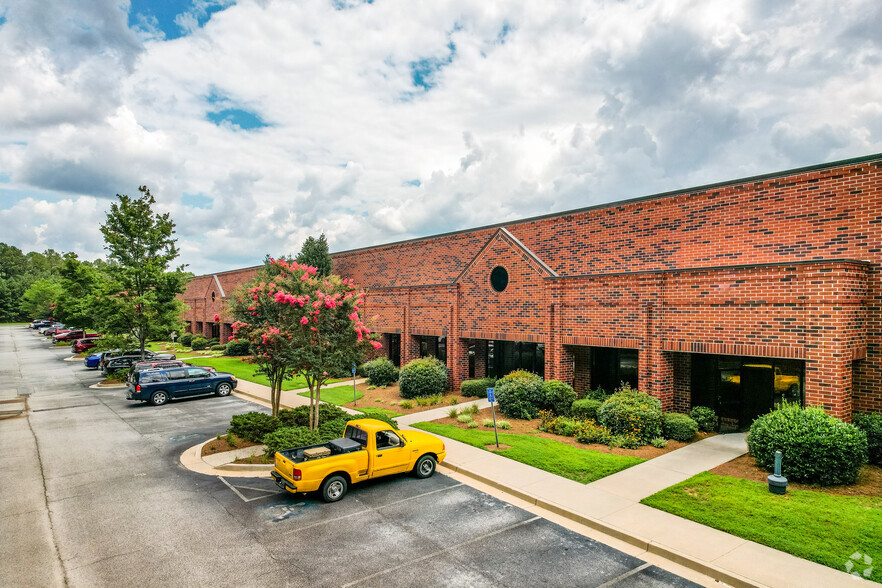 14230 Lochridge Blvd, Covington, GA for lease - Primary Photo - Image 1 of 5