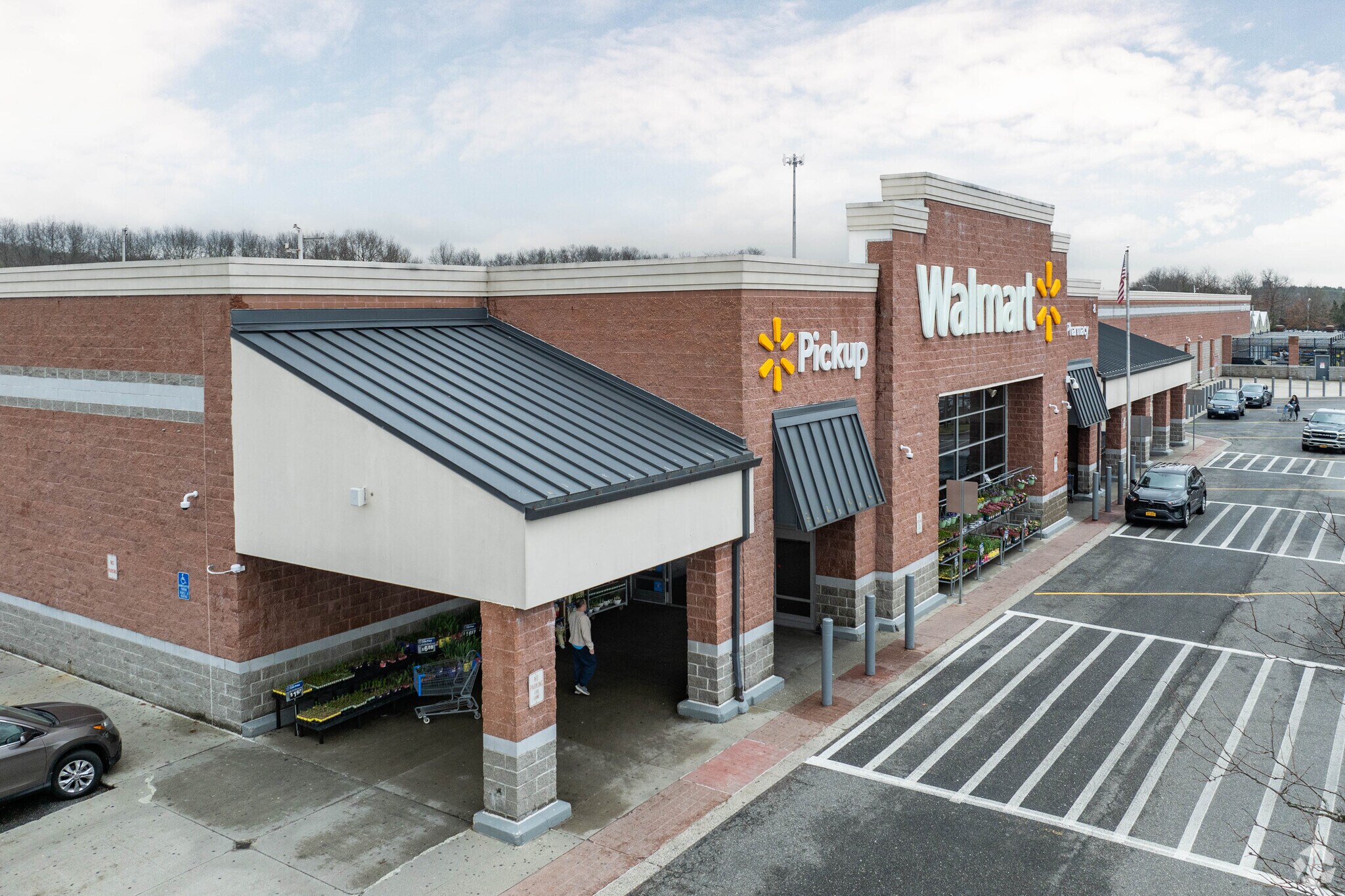 85 Crooked Hill Rd, Commack, NY for sale Primary Photo- Image 1 of 1