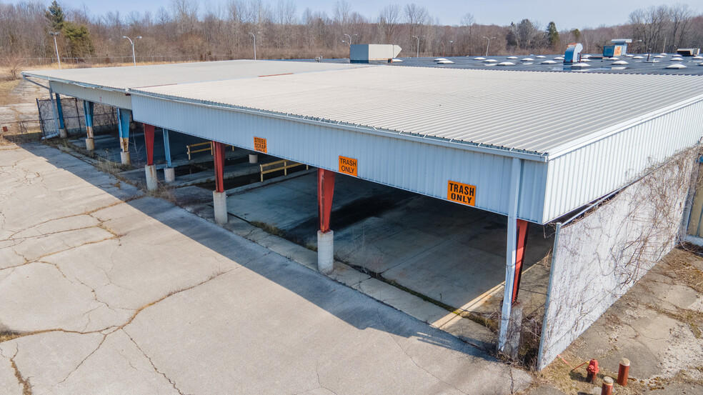 402 Royal Rd, Michigan City, IN for lease - Building Photo - Image 3 of 11