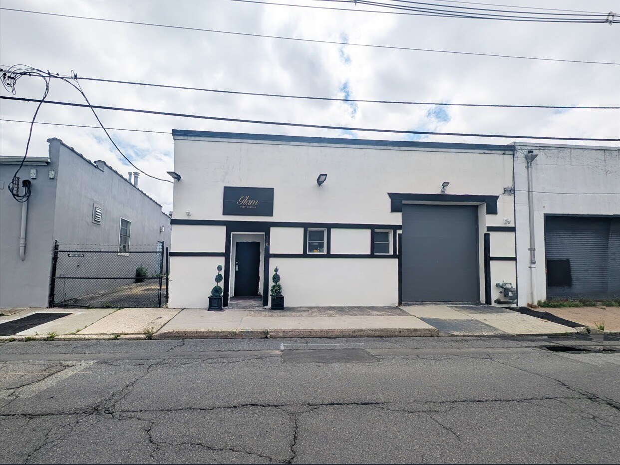 130 Railroad Ave, Hackensack, NJ for lease Building Photo- Image 1 of 6