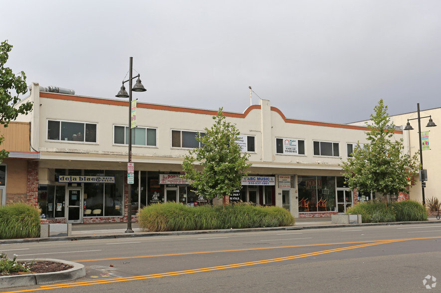 3121-3161 Castro Valley Blvd, Castro Valley, CA for lease - Building Photo - Image 2 of 3