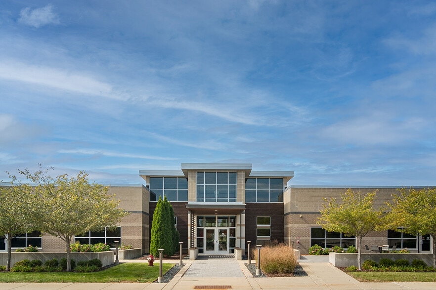1117-1125 Deming Way, Madison, WI for lease - Building Photo - Image 1 of 10