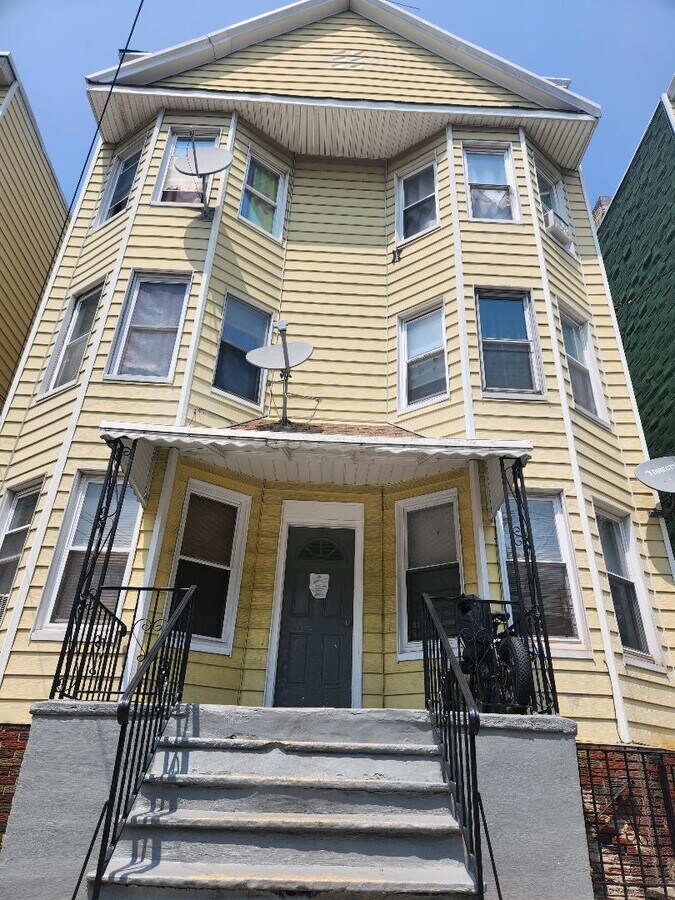164 Highland Ave, Jersey City, NJ 07306