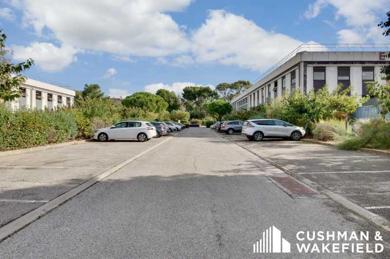 Office in Vitrolles for lease - Building Photo - Image 2 of 10