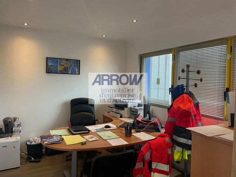 Flex in GRANDCHAMP-DES-FONTAINES for lease - Building Photo - Image 2 of 2