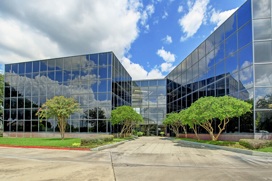 3000 Wilcrest Dr, Houston, TX for lease - Building Photo - Image 1 of 11