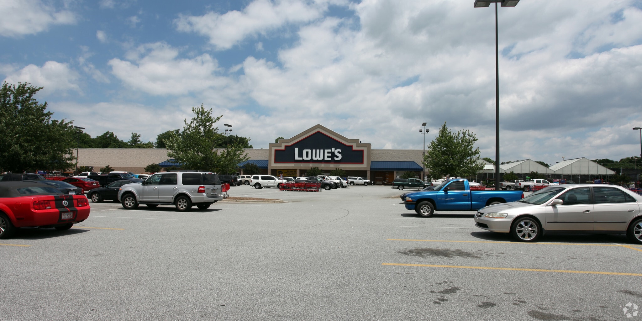 2600 N Main St, High Point, NC for sale Primary Photo- Image 1 of 1