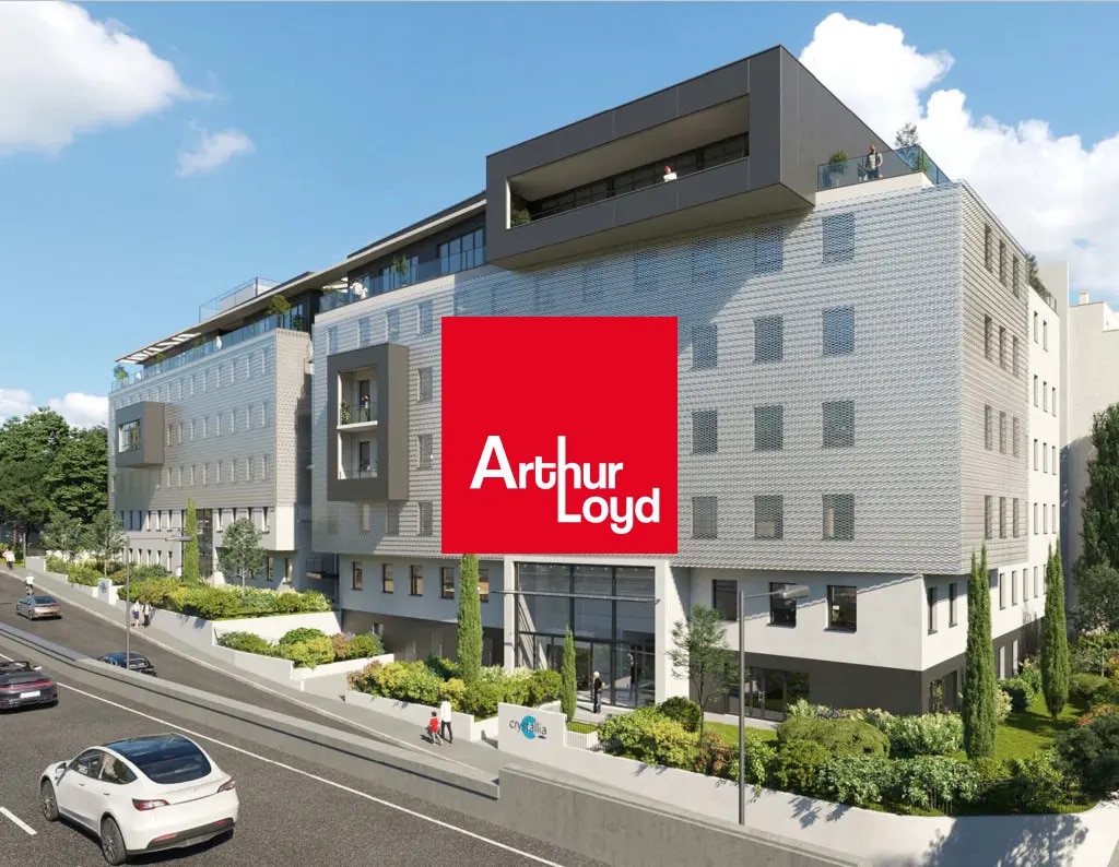 Retail in Marseille for lease Building Photo- Image 1 of 13