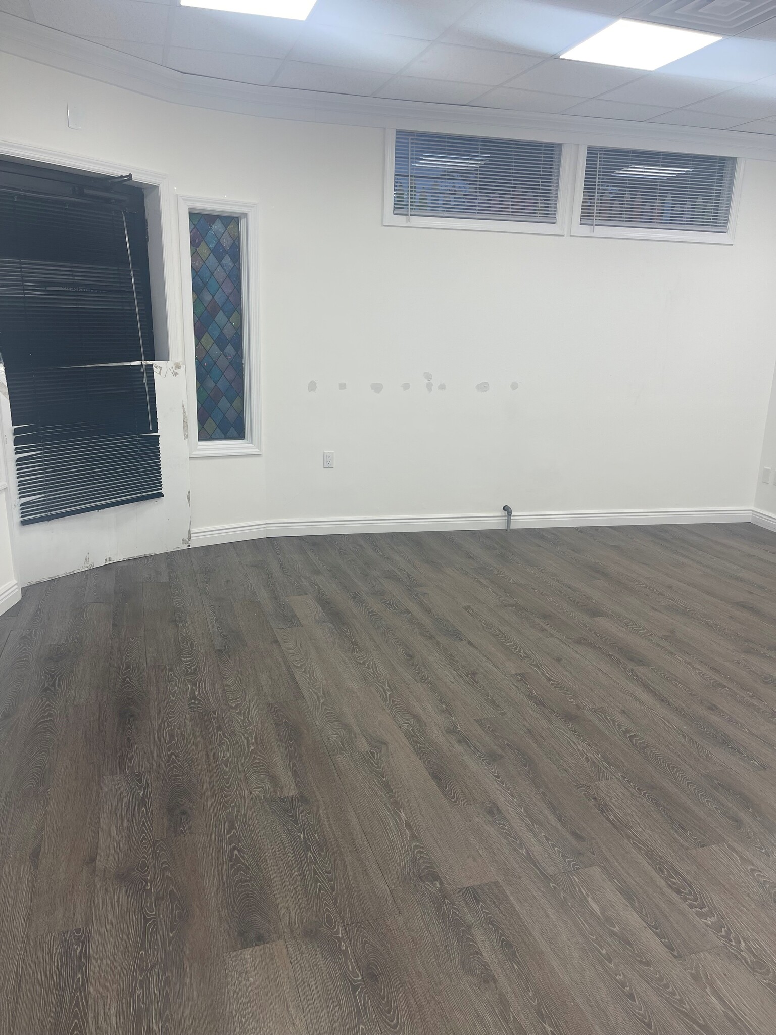 1097 Tulip Ave, Franklin Square, NY for lease Interior Photo- Image 1 of 5