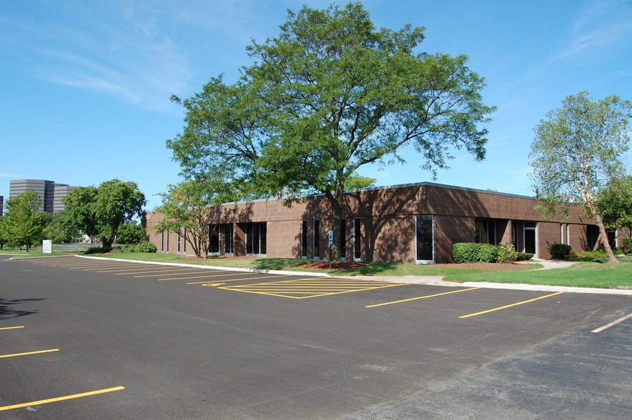 250 E Devon Ave, Itasca, IL for sale - Building Photo - Image 1 of 1