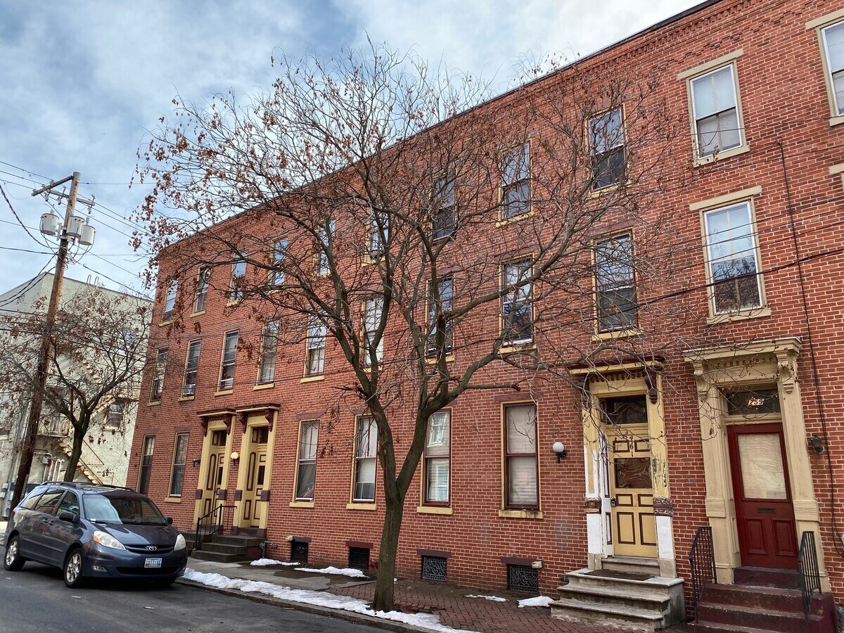 261 Cumberland St, Harrisburg, PA 17102