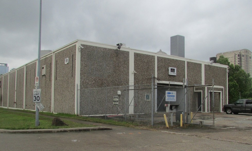 103 N Jackson St, Houston, TX for lease - Building Photo - Image 2 of 5