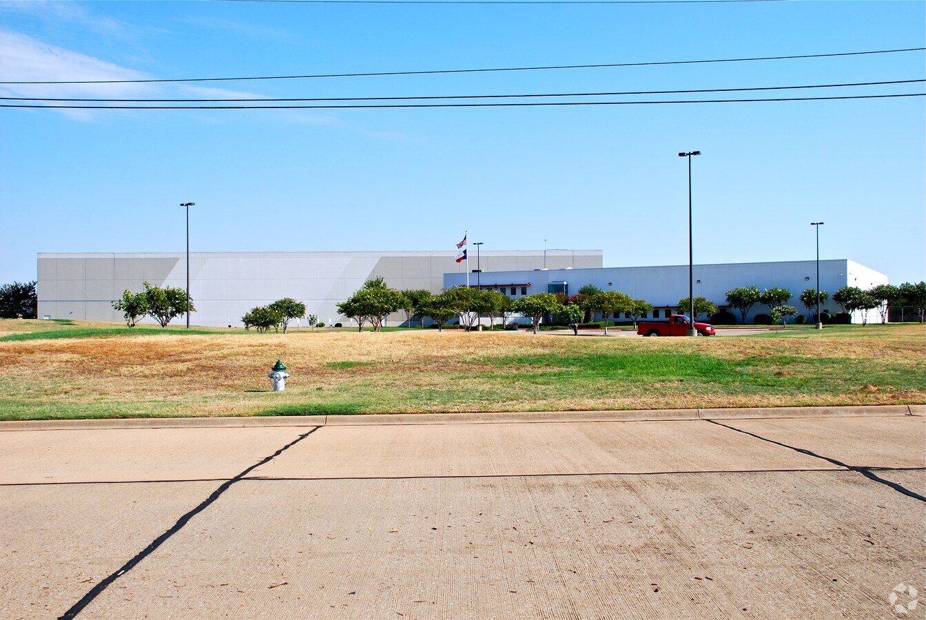 1651 Enterprise Dr, Athens, TX 75751