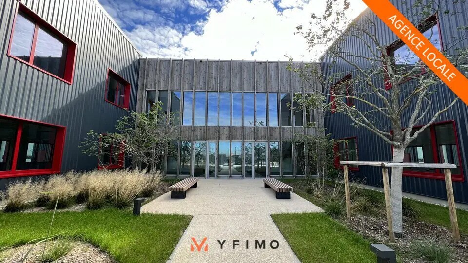 Office in Le Thillay for lease - Building Photo - Image 1 of 11