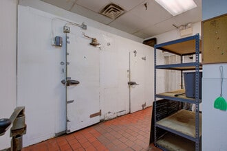 Floyd, Modesto, CA for lease Building Photo- Image 2 of 3