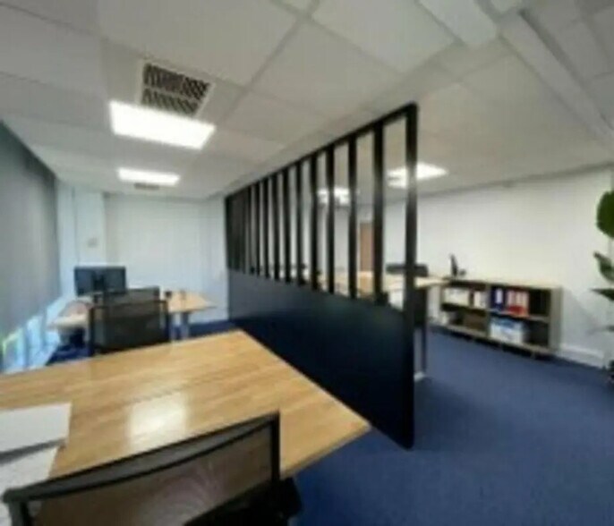 Office in Mérignac for lease - Building Photo - Image 3 of 14