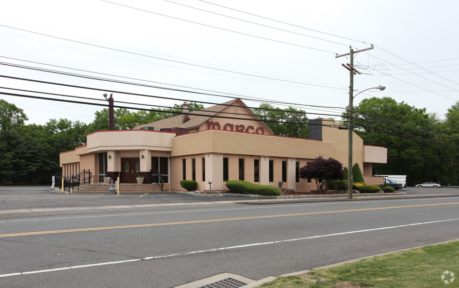 1250 Burnside Ave, East Hartford, CT for sale - Primary Photo - Image 1 of 1