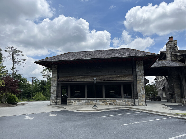 341 US Highway 64 W, Cashiers, NC for lease - Building Photo - Image 3 of 25