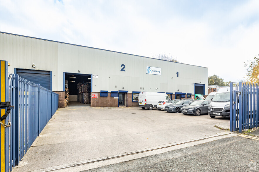 Parkway Trading Estate, Longbridge Rd, Manchester for lease - Building Photo - Image 2 of 6