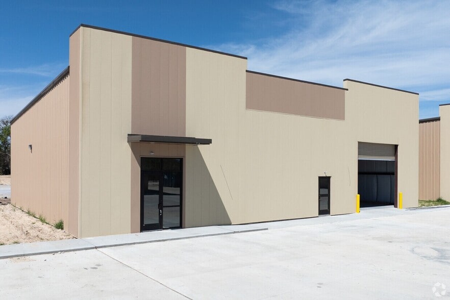 11811 Champion Forest Dr, Houston, TX for sale - Building Photo - Image 3 of 5