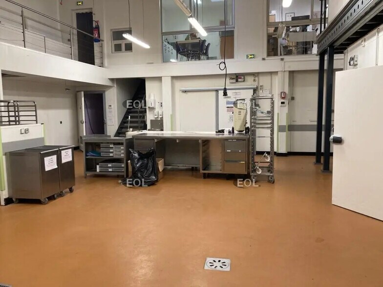 Flex in Villejuif for sale - Building Photo - Image 2 of 16