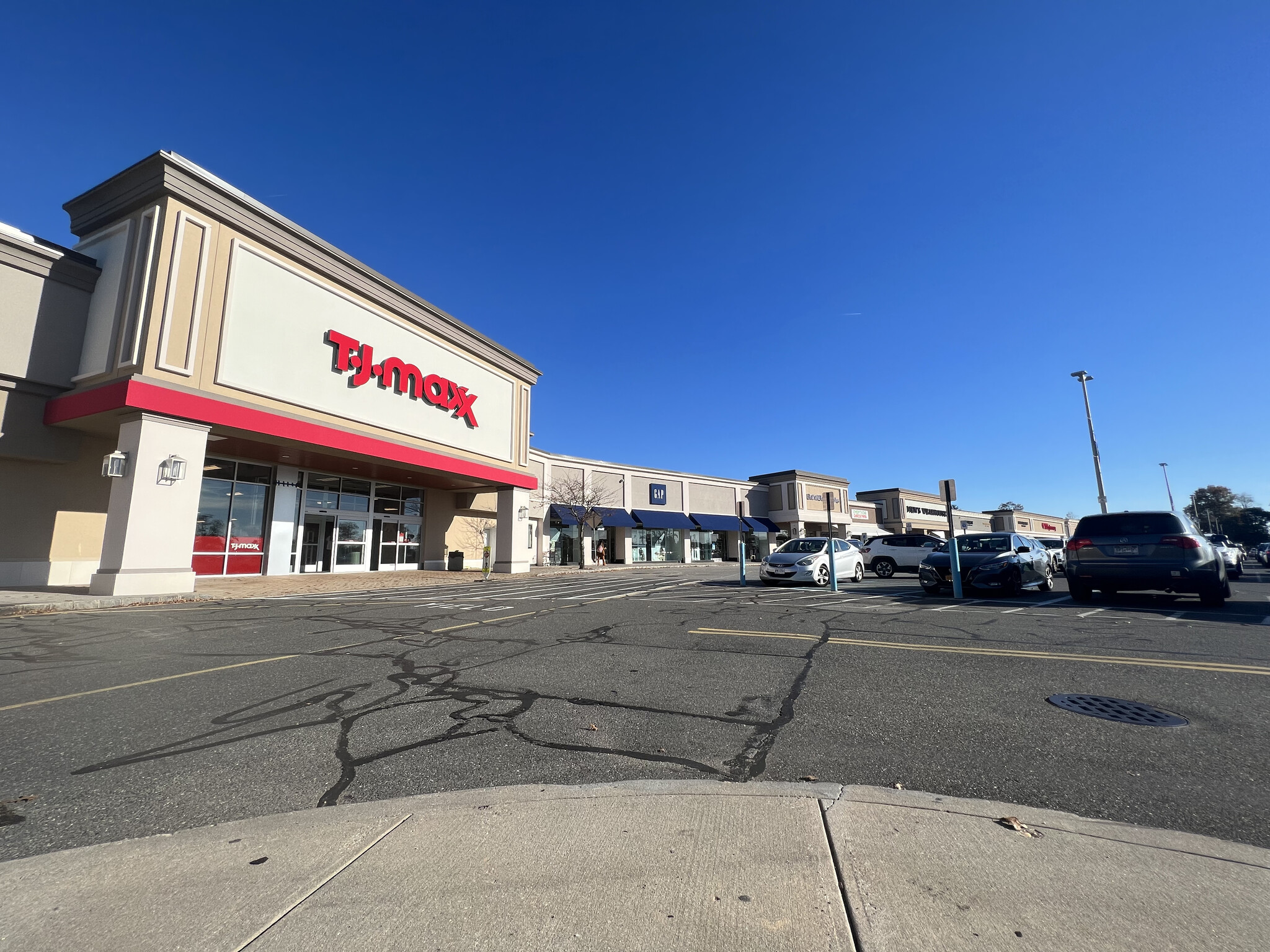 401-419 S Oyster Bay Rd, Plainview, NY for lease Building Photo- Image 1 of 48