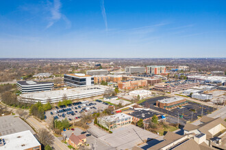 615-639 N New Ballas Rd, Creve Coeur, MO - aerial  map view