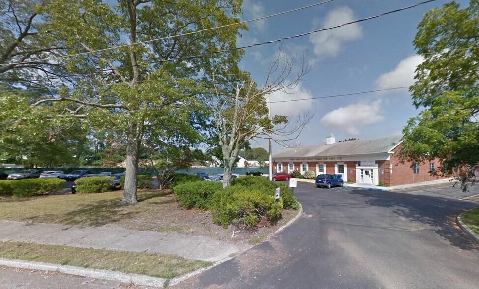 117 Pauls Path, Coram, NY 11727 POST OFFICE