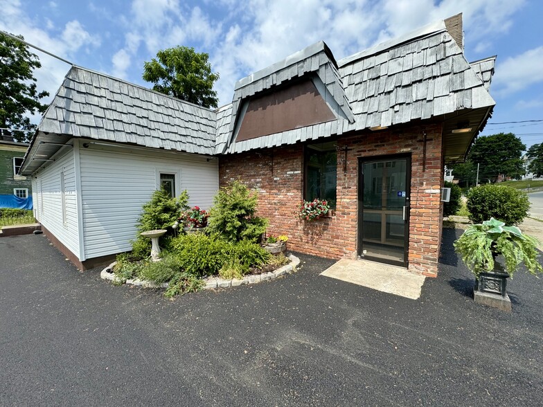 194 Guy Park Ave, Amsterdam, NY for sale - Building Photo - Image 1 of 17