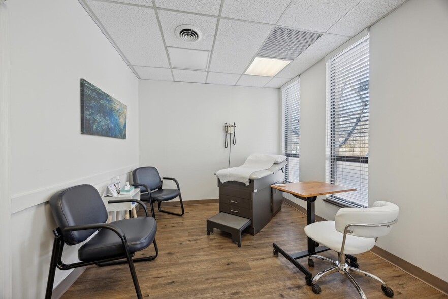 1569 Medical Dr, Pottstown, PA for lease - Interior Photo - Image 3 of 48