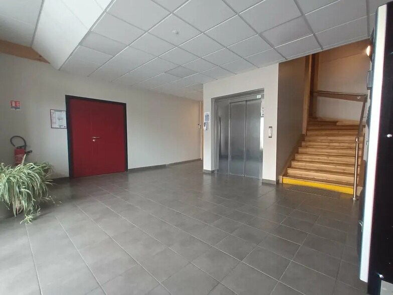 Office in Le Havre for lease - Building Photo - Image 3 of 6