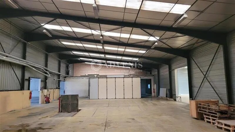 Flex in Couëron for lease - Interior Photo - Image 3 of 3