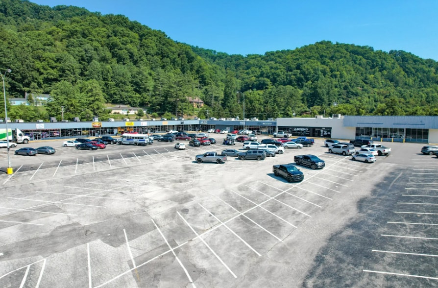 94-154 Grand Vue Plz, Hazard, KY for sale - Primary Photo - Image 1 of 8