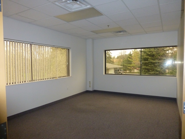 51863 Schoenherr Rd, Shelby Township, MI for lease - Interior Photo - Image 2 of 5