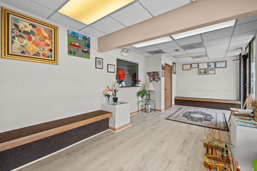 7107 W Belmont Ave, Chicago, IL for lease - Building Photo - Image 3 of 30