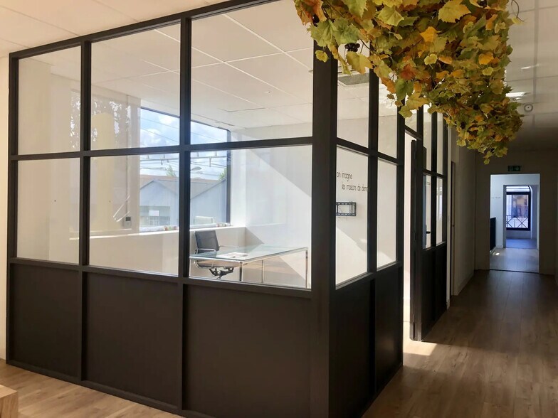 Office in Bordeaux for lease - Building Photo - Image 3 of 23