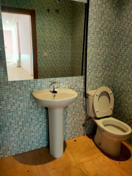 Retail in Aspe for lease - Building Photo - Image 3 of 7