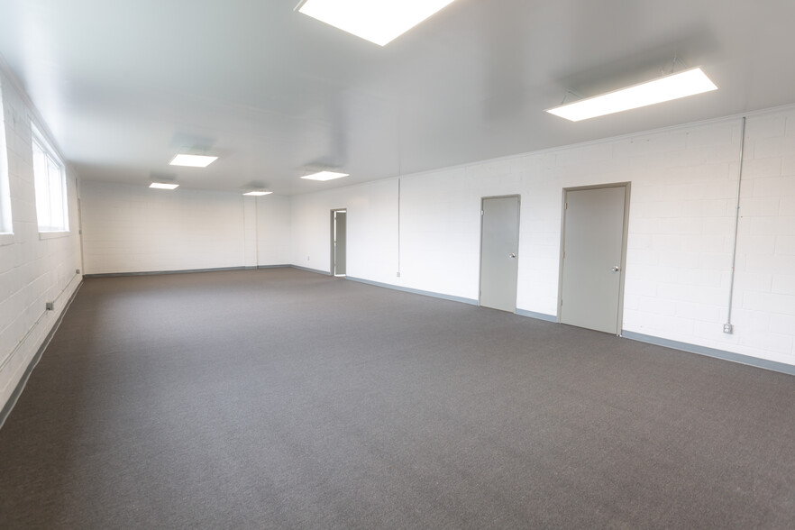 822 Central Ave, Linthicum Heights, MD for lease - Interior Photo - Image 2 of 8